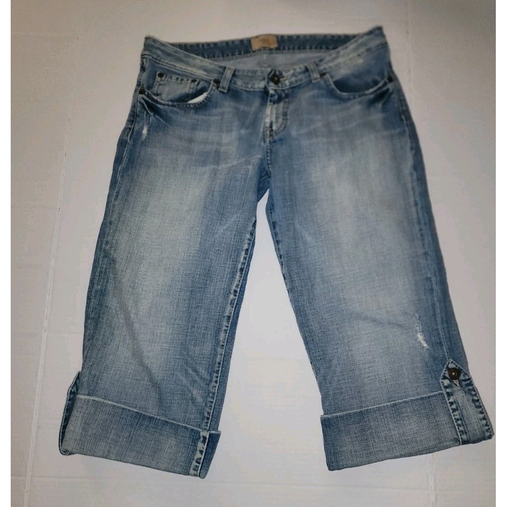 Ladies BKE Light Wash Distressed Capri Jeans Size 31 Cuffed Wide Leg Baggy